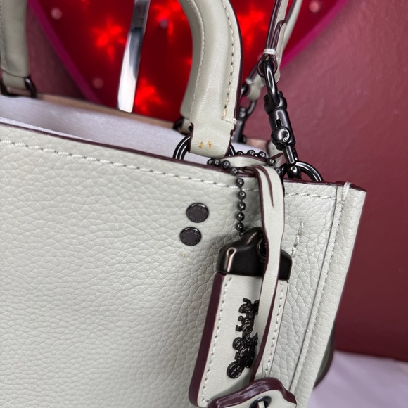 Coach 1941 Rogue 25 Pale Green - Picture 15 of 16